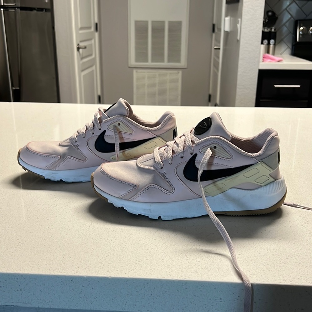 Women’s Nike LD Victory Barely rose/black-fossil